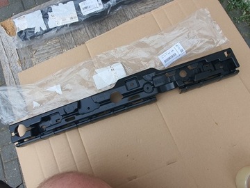 BMW F90 G30 G31 Крепление накладки на порог СПРАВА