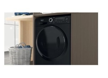 Стиральная машина HOTPOINT-ARISTON NDD11725BDAEE черный