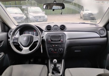 Suzuki Vitara III SUV 1.6 VVT 120KM 2016 Suzuki Vitara 2016r, 1.6 Benzyna. Uszkodzony tyl i lekko przod. Jezdzi., zdjęcie 5
