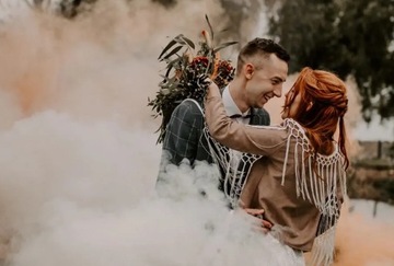 Свеча-фонтан Flare Дымчато-желтый для свадебной сессии