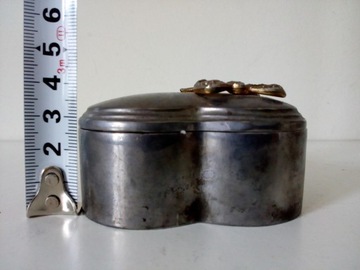 Позолоченная коробочка в форме сердца