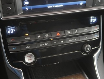 Jaguar XE Sedan 2.0 i4 240KM 2016 Jaguar XE 25t, Salon Polska, Serwis ASO, Automat, zdjęcie 11