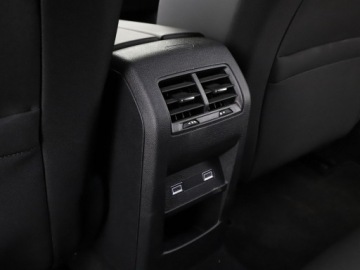 Peugeot 308 III Hatchback Plug-In 1.6 Hybrid 180KM 2023 Peugeot 308 PHEV Allure Pack navi kamera180 LED, zdjęcie 39