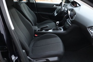 Peugeot 308 II Hatchback Facelifting 1.2 PureTech 130KM 2018 Peugeot 308 1.2 PureTech, Salon Polska, Klima, zdjęcie 8