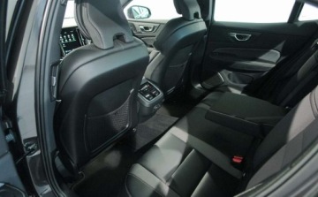 Volvo S60 III 2023 Volvo S60 Volvo S60 B5 B AWD Ultimate Dark 2.0 Hybryda 250KM, zdjęcie 12