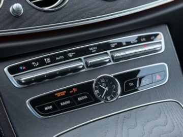 Mercedes Klasa E W213 Kombi Plug-in Facelifting 2.0 E300de 306KM 2020 Mercedes-Benz Klasa E 300 DE hybryda plug-In pakiet AMG serwis ASO pakiet, zdjęcie 13