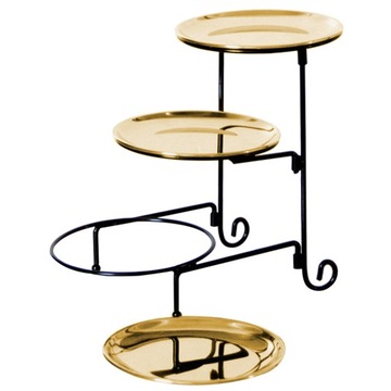 Трехъярусные тарелки с круглыми вазами для фруктов.
