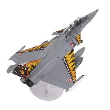 Модель истребителя 1:72, отлитая под давлением