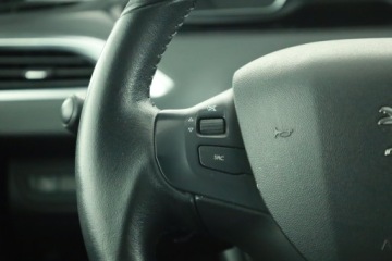 Peugeot 2008 I SUV Facelifting 1.2 PureTech 82KM 2018 Peugeot 2008 1.2 PureTech, Salon Polska, zdjęcie 13