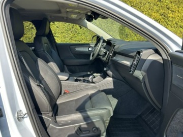 Volvo XC40 Crossover Facelifting 2.0 B5 250KM 2023 Volvo XC 40 B5 AWD R-Design, zdjęcie 7