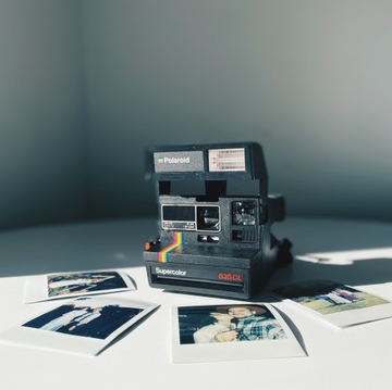 Камера моментальной печати Polaroid Supercolor 635 CL Черная с радужной полосой