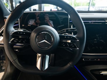 Mercedes Klasa E W214 Sedan 2.0 200 204KM 2025 MERCEDES-BENZ E Klasa 200 AMG Sedan 2.0 (204KM) 2025, zdjęcie 7