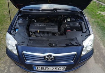 Toyota Avensis II Sedan 1.8 VVT-i 129KM 2004 Toyota Avensis 1.8ben,klima,zarejestrowana 1.8 Benzyna 129KM, zdjęcie 1