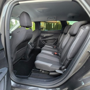 Peugeot 5008 II Crossover Facelifting 1.2 PureTech 130KM 2021 Peugeot 5008 II 1.2 Benzyna 130KM 7 foteli, Serwis, zdjęcie 25