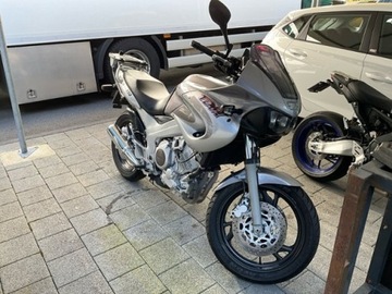 YAMAHA TDM 850 OŚ OŚKA TYŁ ORYGINAŁ