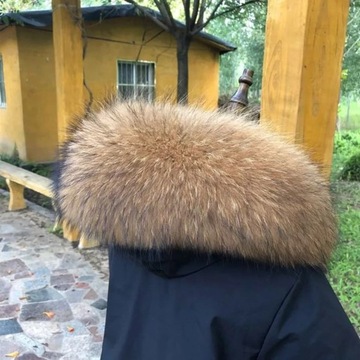 Вещи на капюшон с естественным енотом 80 см