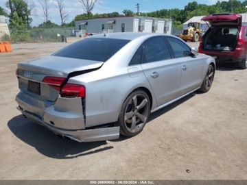 Audi A8 D4 S8 Facelifting 4.0 TFSI 520KM 2015 Audi S8 2015 Audi S8 4dr Sdn 4.0 Benzyna 520KM, zdjęcie 3