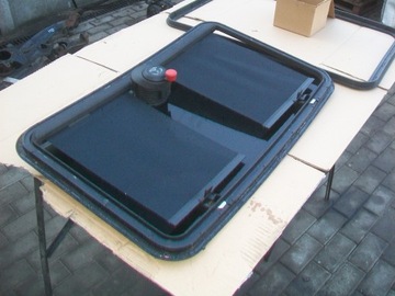 УНИВЕРСАЛЬНЫЙ РУЧНОЙ ЛЮК С ЖАЛЮЗИ, ПОДНЯТЫЙ