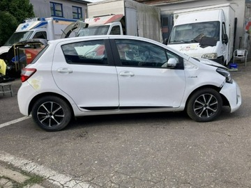 Toyota Yaris III 2018 Toyota Yaris Hybrid 1.5 VVT-i Model 2019 Salon PL, zdjęcie 15