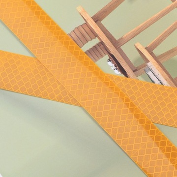 Светоотражающие наклейки на автомобильный бампер