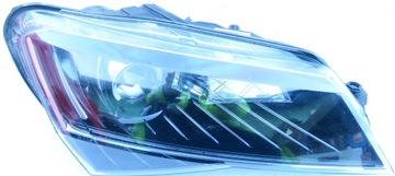 LAMPA R XENON SKODA SUPERB III 3 EUROPA
