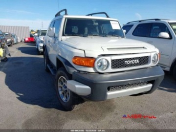 Toyota FJ Cruiser 2013 Toyota FJ 2013 r., 4,0L 4.0 Benzyna 260KM