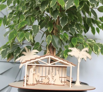 Drewniana szopka dekoracja z postaciami