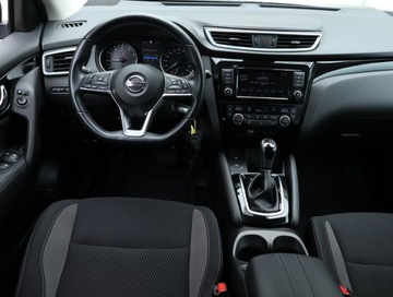 Nissan Qashqai II Crossover Facelifting 1.3 DIG-T  160KM 2019 Nissan Qashqai 1.3 DIG-T, Serwis ASO, Automat, zdjęcie 6