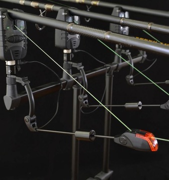 НАБОР 4x ВЕШАЛОК ДЛЯ СВИНГЕРОВ, 6 ЦВЕТОВ Механический индикатор поклевки