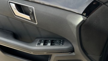 Mercedes Klasa E W212 Kombi 300 CDI BlueEFFICIENCY 231KM 2011 Mercedes-Benz Klasa E Bardzo ladny stan . 3,0 CDI Automat Pneomatyka 3.0, zdjęcie 28