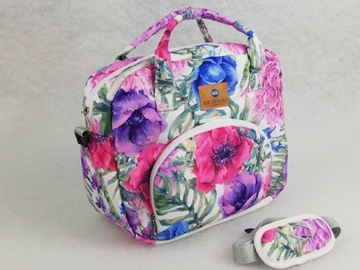 Комплект коляски с подушкой и защитой.