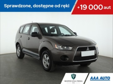 Mitsubishi Outlander II 2.0 MIVEC 147KM 2011 Mitsubishi Outlander 2.0, Salon Polska