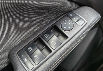 Mercedes Klasa A W176 Hatchback 5d 1.5 180 CDI BlueEFFICIENCY 109KM 2014 Mercedes-Benz Klasa A 1.5 Diesel 109KM, zdjęcie 17