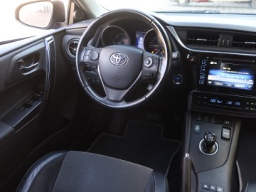 Toyota Auris II Touring Sports Facelifting 1.8 Hybrid 136KM 2017 Toyota Auris Hybrid, Salon Polska, Serwis ASO, zdjęcie 6