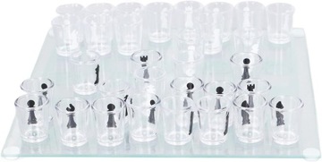 Стакан для питья, шахматы, чтобы развлечься шахматами,