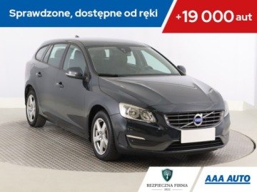 Volvo V60 I Kombi Facelifting 2.0 D4 DRIVE-E 181KM 2014 Volvo V60 D4 2.0, 178 KM, Navi, Klima