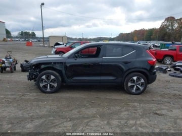 Volvo XC40 2024 Volvo XC 40 B5 Plus Bright Theme 2024 2.0l 2.0 Benzyna 247KM, zdjęcie 2