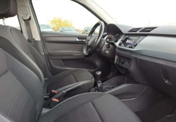 Skoda Fabia III Kombi Facelifting 1.0 TSI 95KM 2021 Skoda Fabia Ambition 1.0 TSI 95 KM Klimatyzacja Czujniki LED ASO, zdjęcie 9