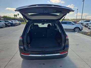 Jeep Grand Cherokee V 2023 Jeep Grand Cherokee Laredo 2023 3.6l 3.6 Benzyna 293KM, zdjęcie 9