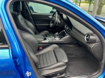 Alfa Romeo Giulia II Sedan Facelifting 2023 2.0 GME Turbo 280KM 2025 ALFA ROMEO Giulia Turbo Veloce Q4 Sedan 2.0 (280KM) 2025, zdjęcie 13