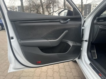 Skoda Octavia IV RS Kombi 2.0 TSI 245KM 2022 Skoda Octavia RS 2.0 TSI 245KM Pakiet Selection La, zdjęcie 9