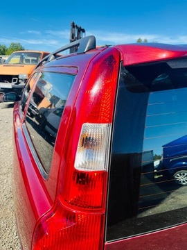 SVĚTLO LEVÝ ZADNÍ VRCH KOMBI VOLVO V70 II