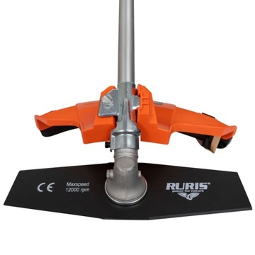 Сверхлегкая косилка RURIS RR240 Bravo весом 3,8 кг.