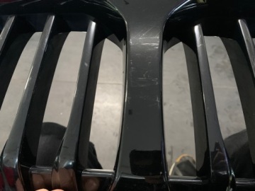 Решетка радиатора BMW 1 F40, черная, половина