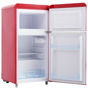 Ретро-холодильник общей емкостью 72 литра, красный.