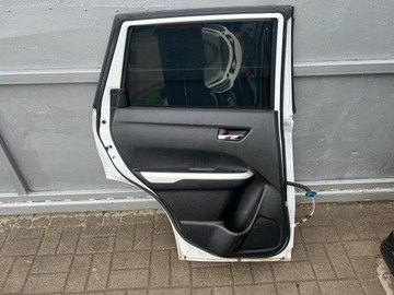 DVEŘE LEVÉ ZADNÍ SUZUKI VITARA III 15- BÍLÉ KÓD 26U