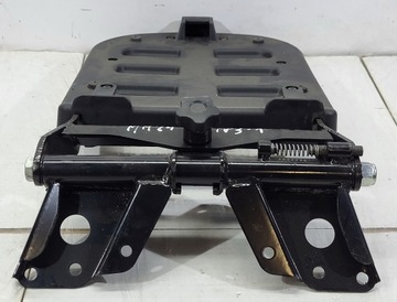 Стойка багажника, накладка обтекателя Piaggio MP3 125 - 500 06-13 653640