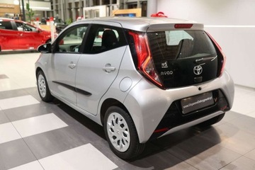 Toyota Aygo II Hatchback 3d Facelifting 1.0 VVT-i 72KM 2019 Toyota Aygo 1.0 VVT-i X-play czujniki parkowania Benzyna 72KM, zdjęcie 3