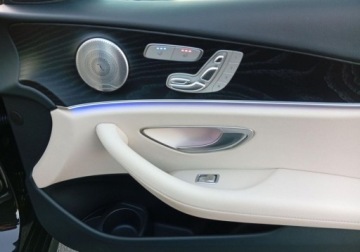 Mercedes Klasa E W213 Limuzyna Facelifting 2.0 E220d 194KM 2021 Mercedes-Benz Klasa E Salon PL AMG Airmatic Burmester LED Kam360 Distronic, zdjęcie 22