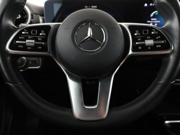 Mercedes Klasa A W177/V177 Sedan 1.3 180 136KM 2020 Mercedes A 180 full LED półskóra duże ekrany, zdjęcie 20